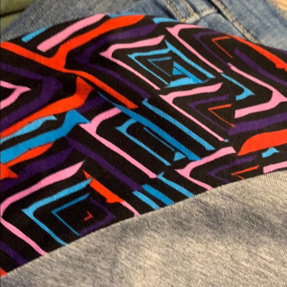 Lularoe Randy Tee - Picture 3 of 3